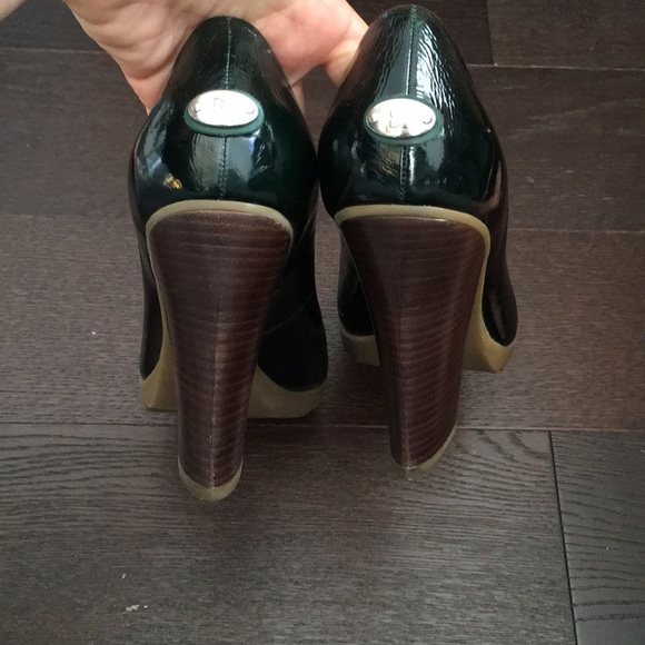 BCBG emerald green patent leather heel - Picture 2 of 6